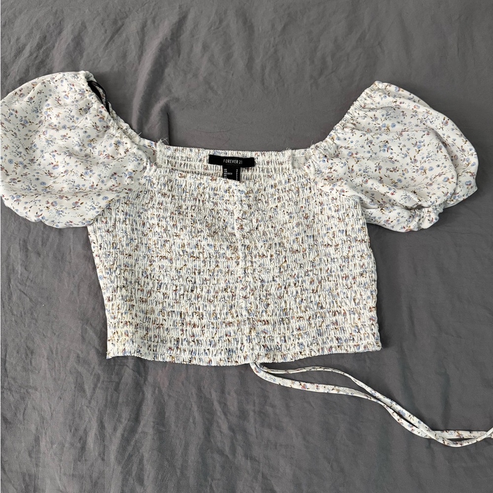 Forever 21 White and Gray Puff Sleeve Crop Blouse